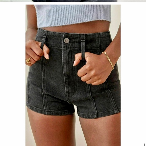 Reformation Eva high rise cheeky short - Picture 3 of 9